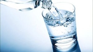 Можно ли пить воду перед сном на ночь, в каких количествах и что добавить