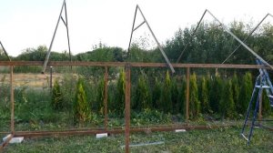 БЮДЖЕТНАЯ ТЕПЛИЦА, СВОИМИ РУКАМИ.ТЕПЛИЦА ДОМИКОМ.ЧАСТЬ 1. недорого