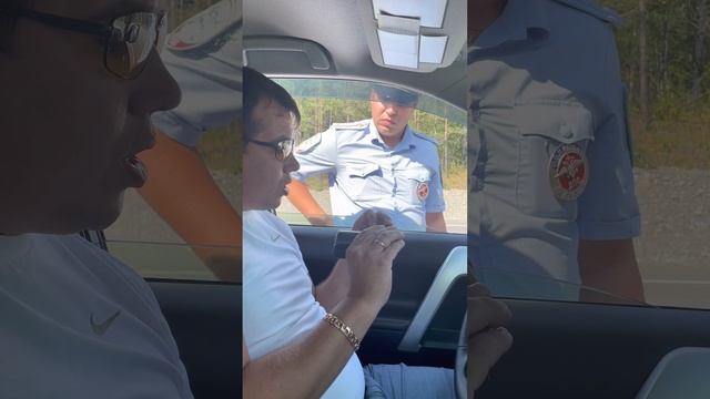 УГАР!! Водитель В Наглую Удалил Видео Своего Нарушения с Камеры Инспектора ДПС! смотреть онлайн