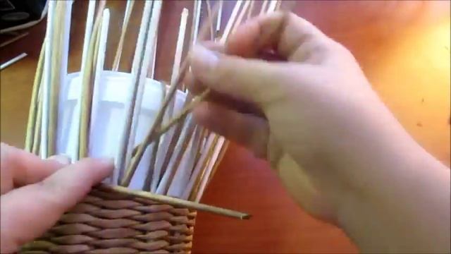 Ажурная корзинка из газетных трубочек. Урок 2. Плетем стенки