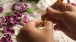 Как связать украшение для вязанного детского платья (decorations for baby dresses) . (узор#38)