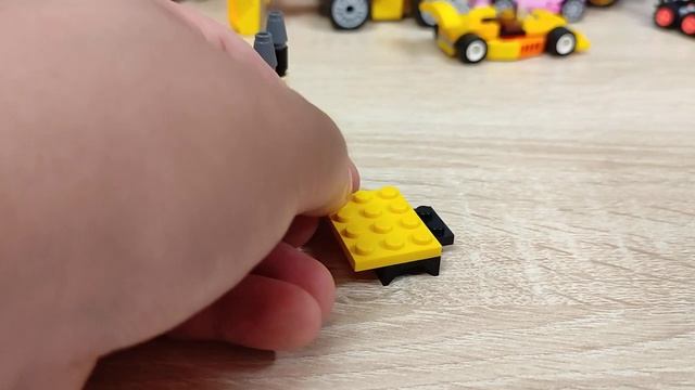 Собираем бескапотный мини-тягач из деталей LEGO