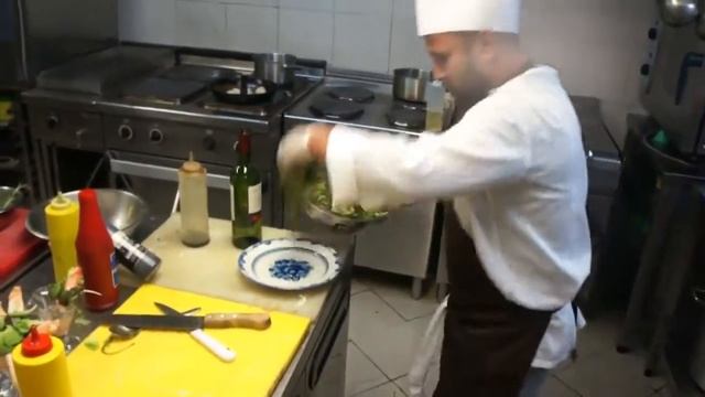 КАК ПРИГОТОВИТЬ САЛАТ С МОРСКИМИ ГРЕБЕШКАМИ