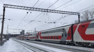 Тепловоз ТЭП70БС-324 с двухэтажным поездом