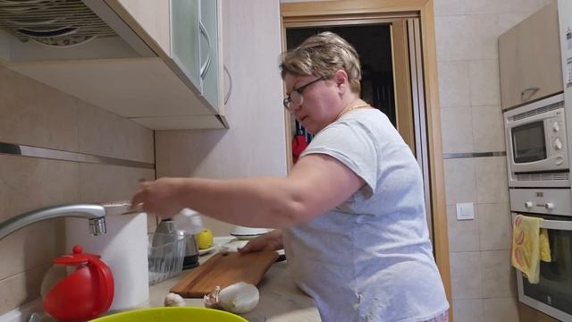 сказала ВСЕМ оставьте МЕНЯ в покое / не МОГУ передать СЛОВАМИ это ужасно. смотреть онлайн