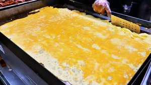Самый большой в мире бейгл с бекон яйцом и сыром! Американская кухня.