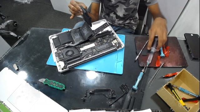 Macbook A1502 SPEAKERS AND BATTERY Replacement Srilanka COLOMBO
