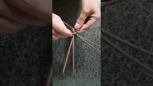 Цветок сакуры - удобный способ плетения из газетных трубочек