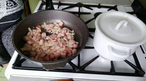 Влог:Готовлю  Гуляш-подливу из колбасы// Говорю о личном//