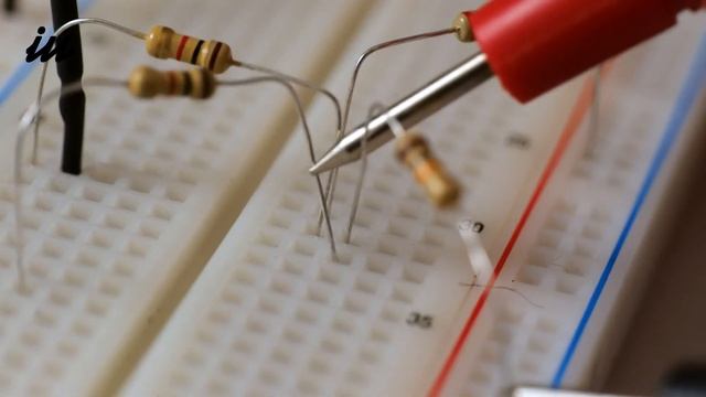 ⚡ Что такое мультиметр? Как пользоваться мультиметром? Измерение постоянного напряжения ⚡ БЗ №4 смотреть онлайн