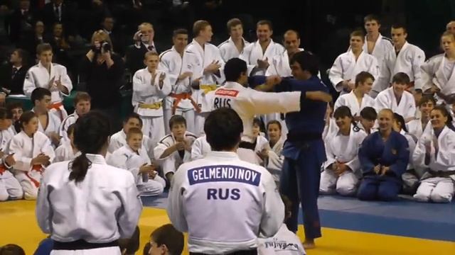 Как уходить от бросков. Мансур Исаев смотреть онлайн