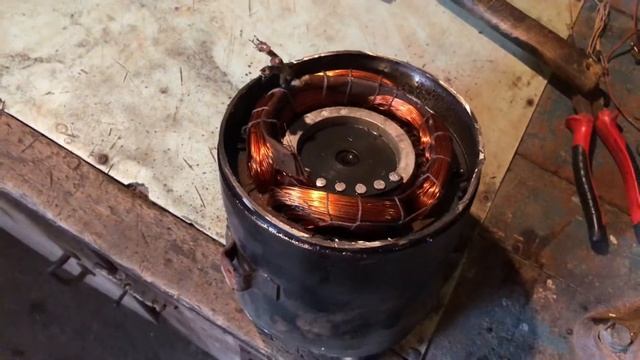 Сколько меди в компрессоре от холодильника Саратов. Разборка компрессора от холодильника.