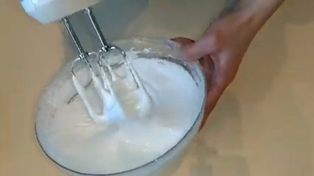 Песочный торт с безе и орехами (РЕЦЕПТ ОЧЕНЬ ХРУСТЯЩЕГО БЕЗЕ)