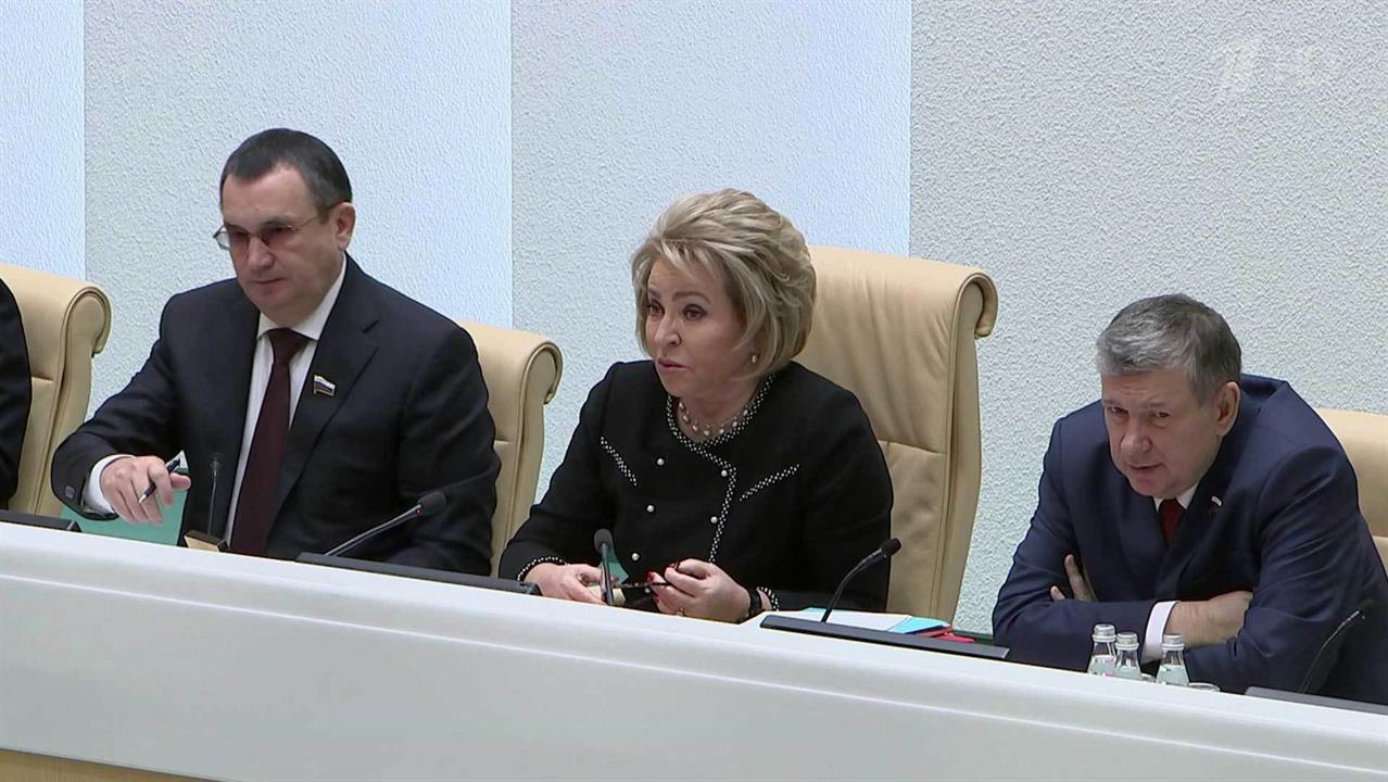 Российские депутаты и сенаторы получают законное право отказаться от пенсионной надбавки