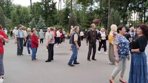 Расцвела черемуха Танцы ??? в парке Горького Июнь 2021 Харьков