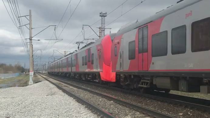 Электропоезд ЭС1 №023/034 следует по станции Нижний Новгород Сортировочный