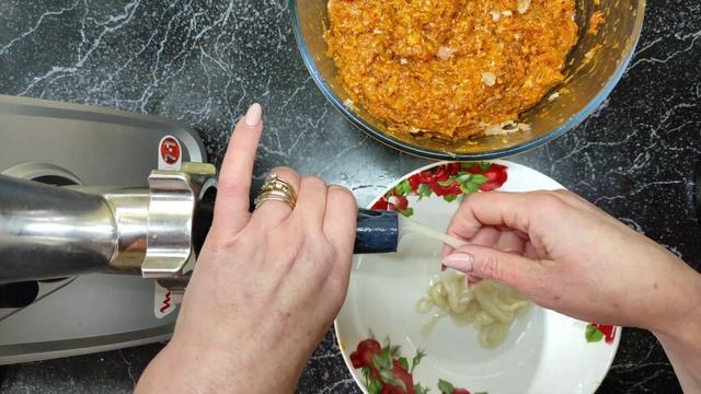 Сочная и ароматная! Натуральная домашняя колбаса из курицы! смотреть онлайн