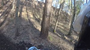 штурмуем лесные горки на питбайке