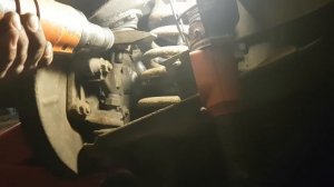 Быстрое выбивание шаровых опор с помощью строительного пистолета.