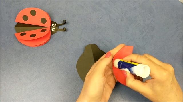 Симпатичные божьи коровки из бумаги. Cute paper ladybug смотреть онлайн