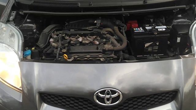 Toyota Yaris 2011, мотор 1.33 бензин. Работа двигателя. смотреть онлайн