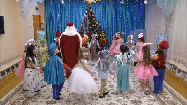 Новогодний утренник в детском саду №5 Группа Пчёлки смотреть онлайн