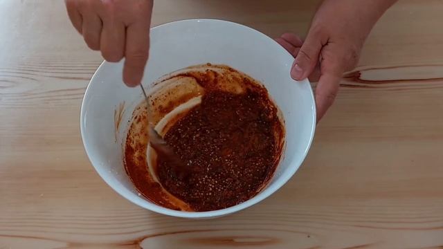 Куриные бёдрышки запеченные в духовке, под вкусным соусом! Самое простое и бюджетное мясное блюдо!