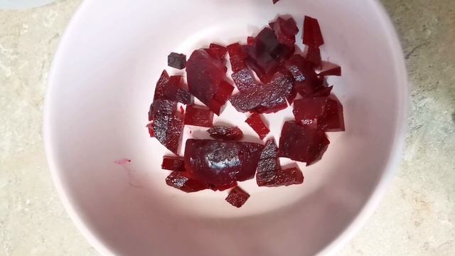 Сытный и вкусный обед. Тушёная говядина и салат смотреть онлайн