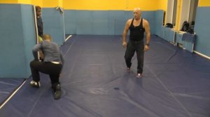 В Н Крючков  От ножа  Защита смещением в безопасную зону с ударом по сонным артериям