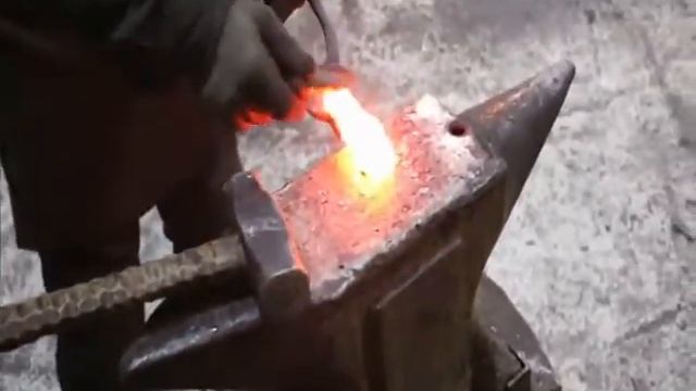 Ковка прошивного топора УРМ Аника смотреть онлайн