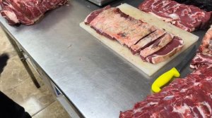 Почечный Антрекот ! Разделяем мясо от кости , делаем Стейк Striploin .