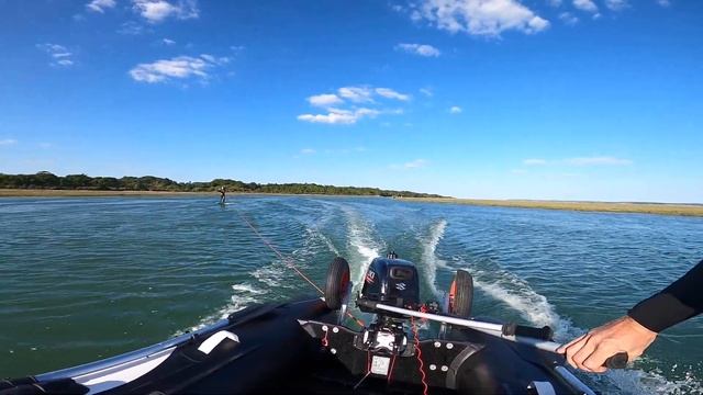 Suzuki 6hp 4 stroke Hydrofoil tow. смотреть онлайн