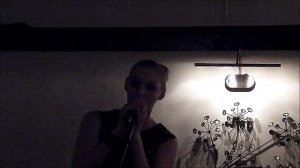 ELEPHANT AND CASTLE OPEN MIC 18-9-11 GEORGINA BRETT WHO KNEW.wmv