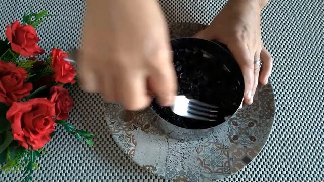 Новогодний салат на праздничный стол с курицей черносливом и грецким орехом смотреть онлайн