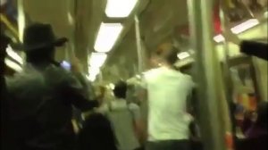 Музыкальная битва на саксофонах в метро