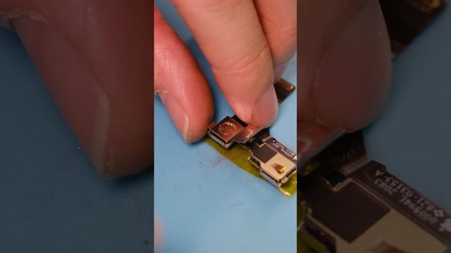 Замена фронтальной камеры iPhone 13 ( сложность 7 из 10 / ремонт техники во Владивостоке )