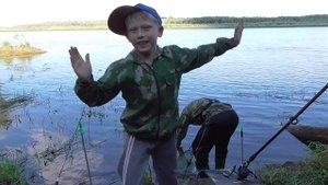 РЫБАЛКА на ДОНКУ на реке ОКЕ! Соревнования с Мишей КТО МЕНЬШЕ ПОЙМАЕТ ТОТ ДЕЛАЕТ...