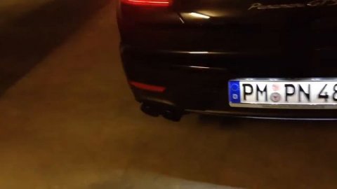 Porsche Panamera GTS sounds