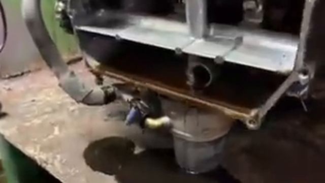 Замена кпп на мотоцикле Honda CBR 929RR (1 часть) смотреть онлайн