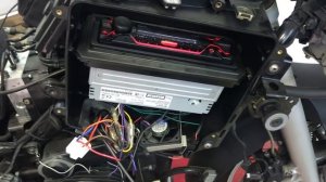 BMW R1200RT Ставим магнитоллу и делаем прикуриватель