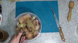 Самый вкусный способ засолки свиной пузанины (грудинки) в рассоле с чесноком и перцем с мягкой шку
