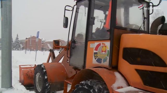 В Серпухове ликвидируют последствия сильного снегопада смотреть онлайн