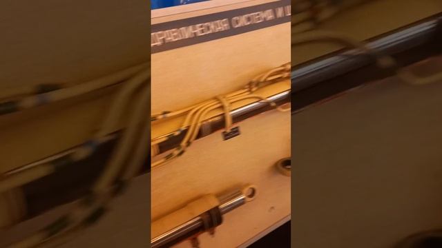 Здесь тоже написано гидравлическая система и шасси 30-ого Октября в аэропорту Караганды - экспонат смотреть онлайн