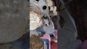 Как достать остаток сломанного болта из резьбы