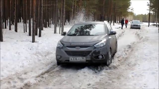 HYUNDAY IX 35 & Субару смотреть онлайн