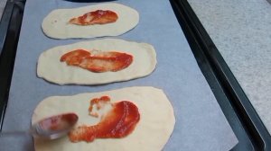 Лодочки из слоёного теста с сосисками и овощами в духовке - пиццу больше не готовим!