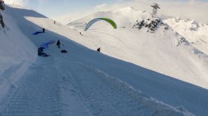 Старт на парапланах с Гемсштока, Paragliding from Gemsstock.