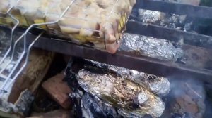 скумбрия на углях в фольге запечённая.