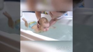 Аквапатронаж. Грудничковое плавание в домашней ванной. Обучение родителей.