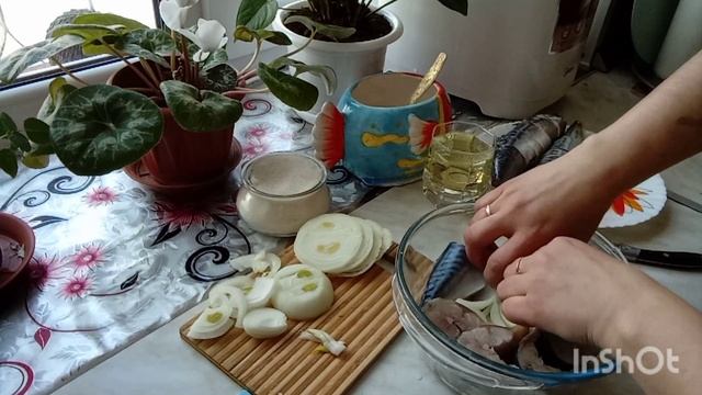 Малосольная скумбрия в масле быстрой засолки! Очень вкусная. Маринуем.